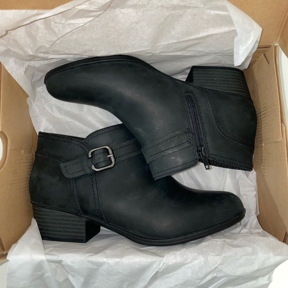Clarks collection brand size 9W women’s boots